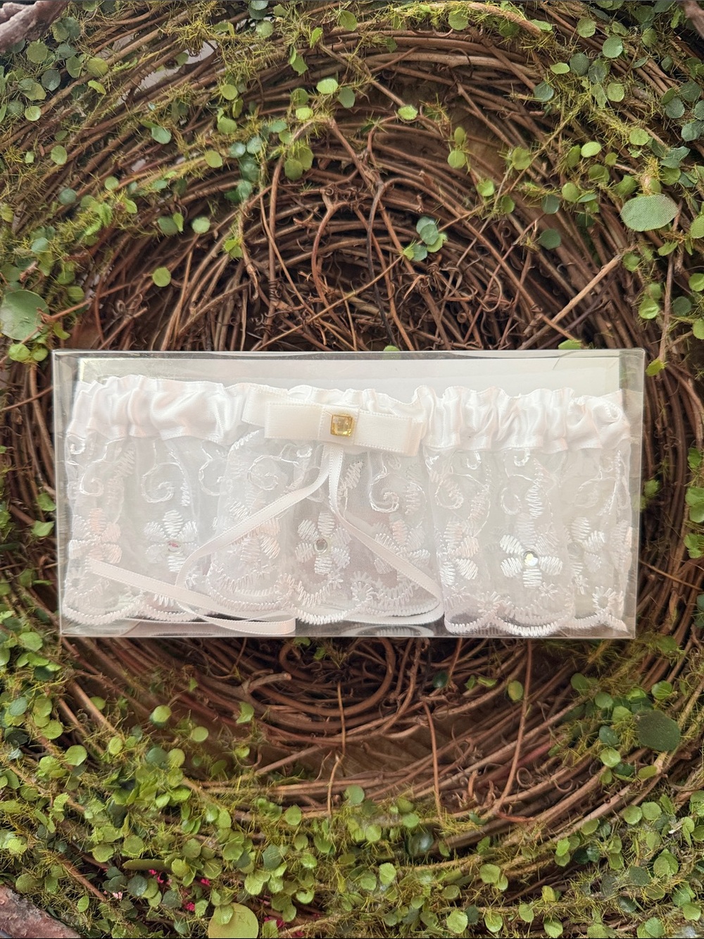 GANZ White Lace Bridal Garter with Satin Bow and Charm